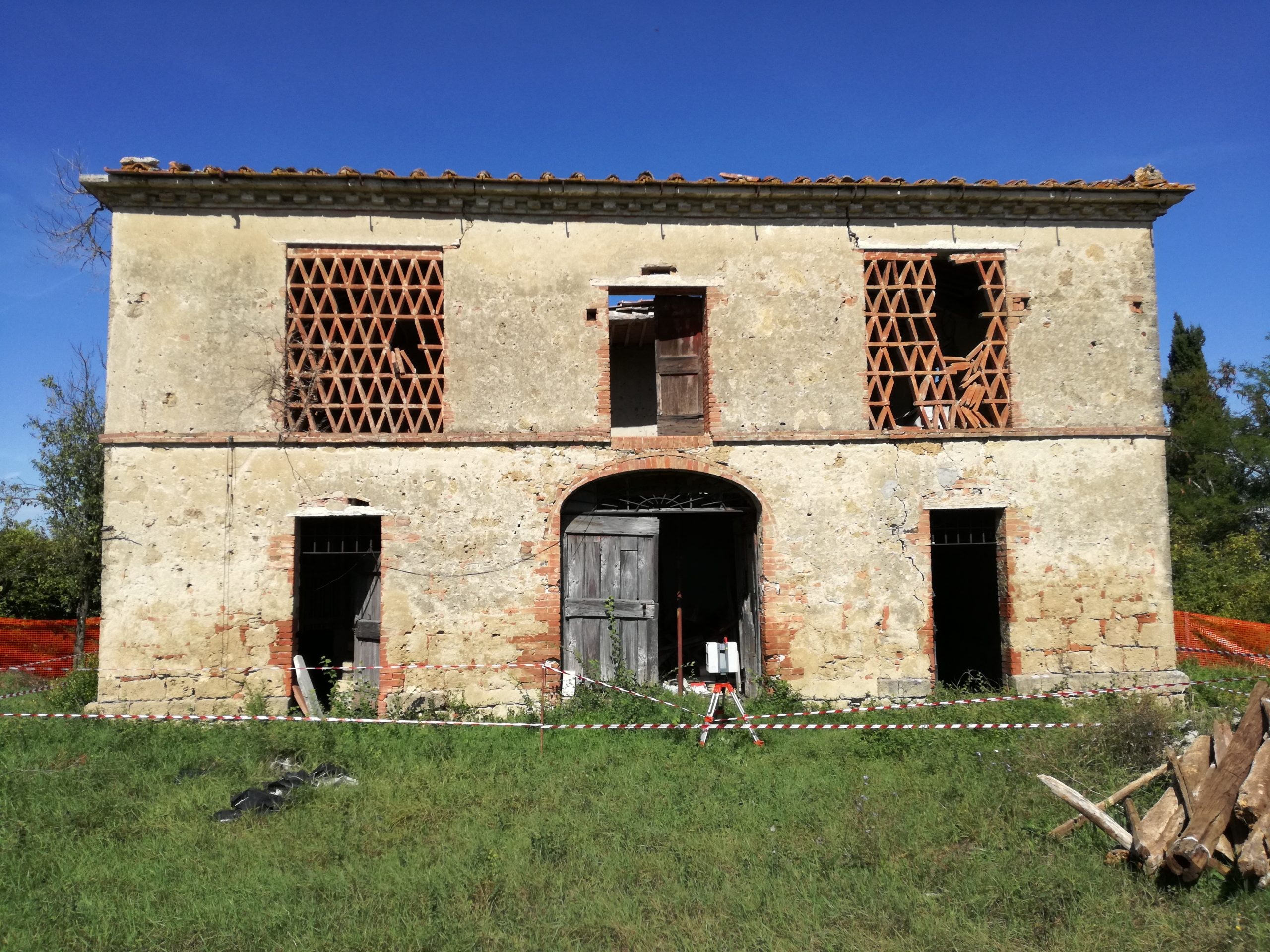Prospetto del Podere Il Poggiolo durante il rilievo